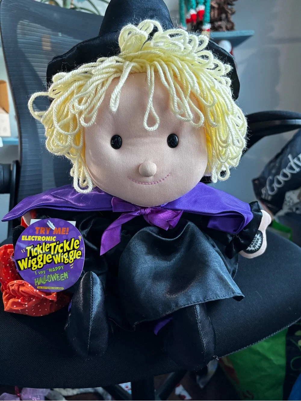 Dan Dee Electronic Tickle Tickle Wiggle Wiggle Plush Witch NWT